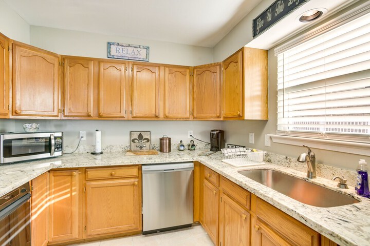 Bayou Bliss: Barataria Waterfront Getaway w / Dock!