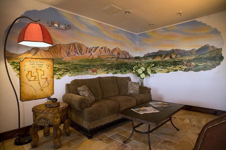Lounge 43 of 45