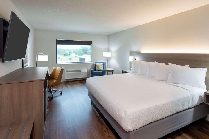 GrandStay Hotel & Suites