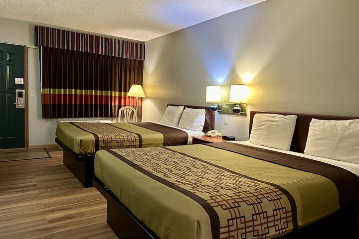 Room 8 of 12