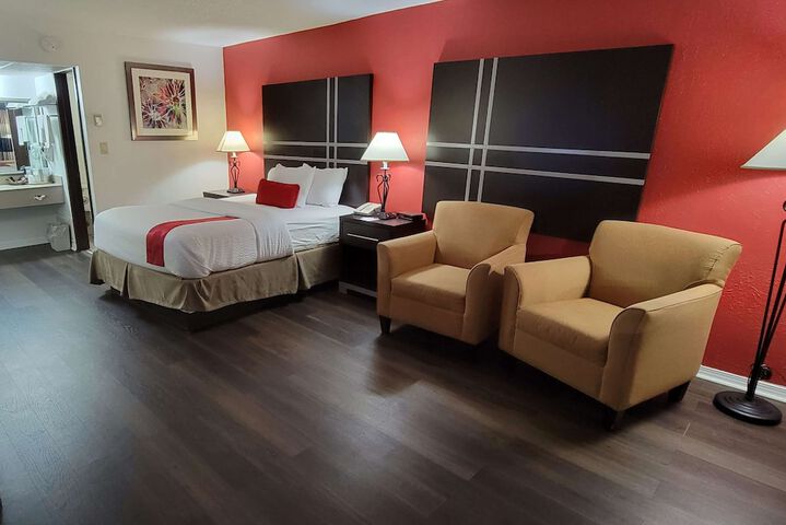 Room 33 of 137