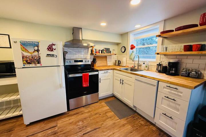 State Street Cottage Suite 1