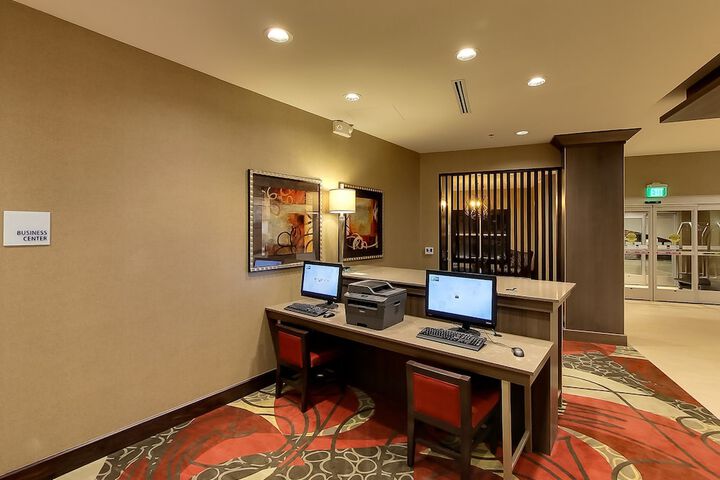 Holiday Inn Express & Suites Plymouth - Ann Arbor Area by IHG
