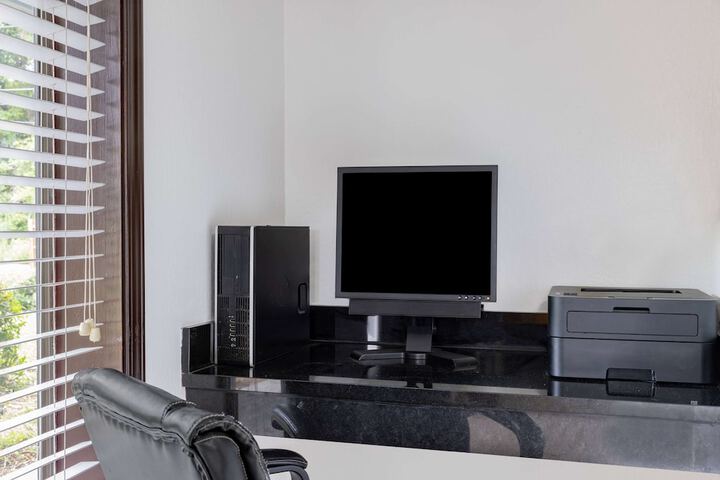 Business Center 26 of 26