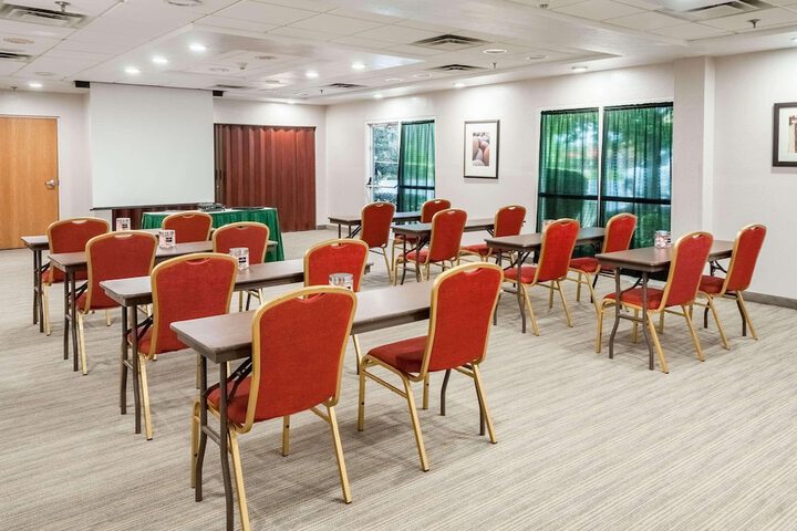 Country Inn & Suites by Radisson Cookeville, TN