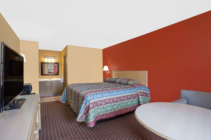 Room 9 of 14