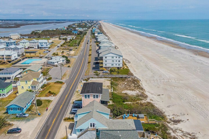 Surfside Cottage by Topsail Realty