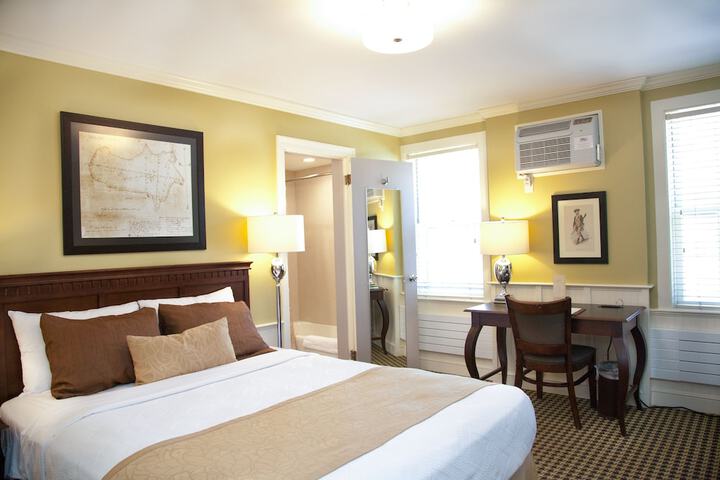 Room 12 of 28