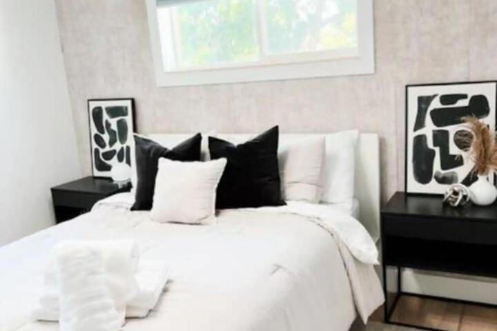 Entire Home near SLC. Family Friendly & King Suite