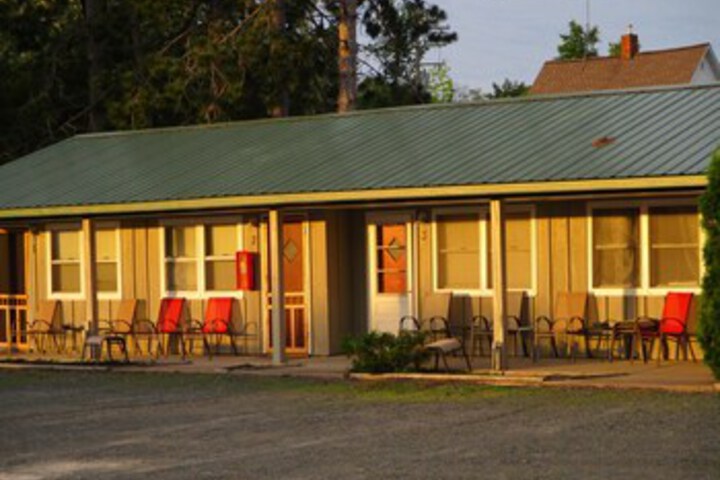 Balsam Lake Motel