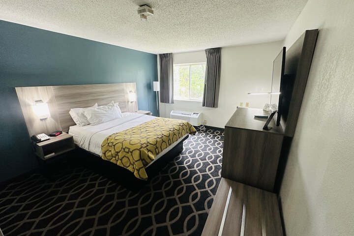Room 17 of 38