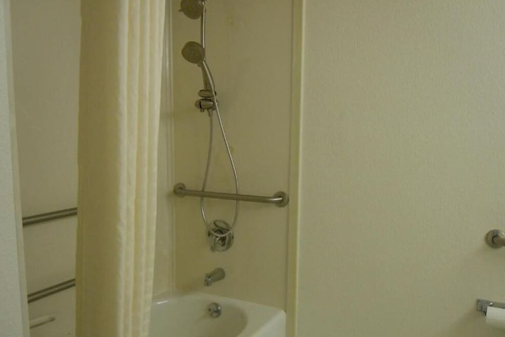 Room 28 of 66