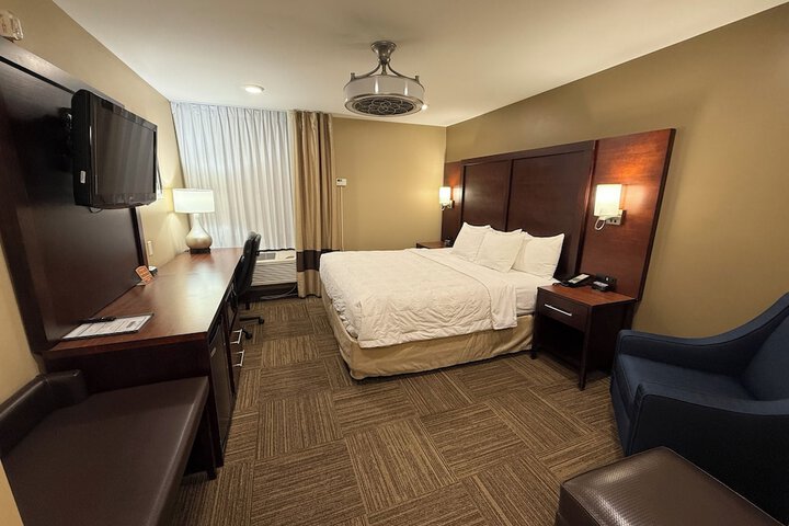 Giles Hotel Inn & Suites