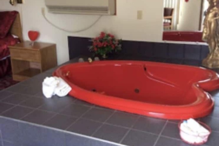 Hot Tub 56 of 69
