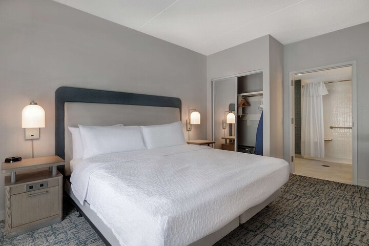 Room 15 of 33