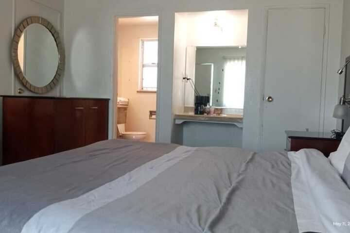 Room 6 of 17