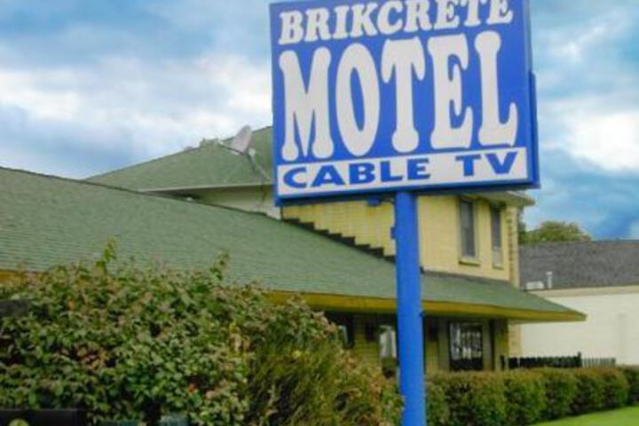 Brikcrete Motel Wyoming