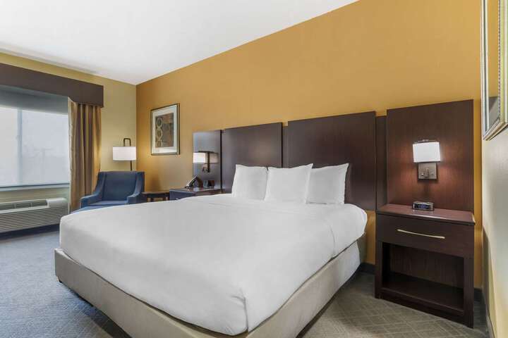 Comfort Inn & Suites (Formerly Executive Inn & Suites Mexia)