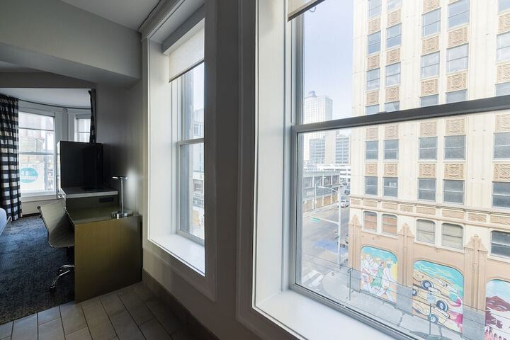 Room 52 of 75