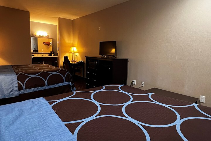 Super 8 by Wyndham Center