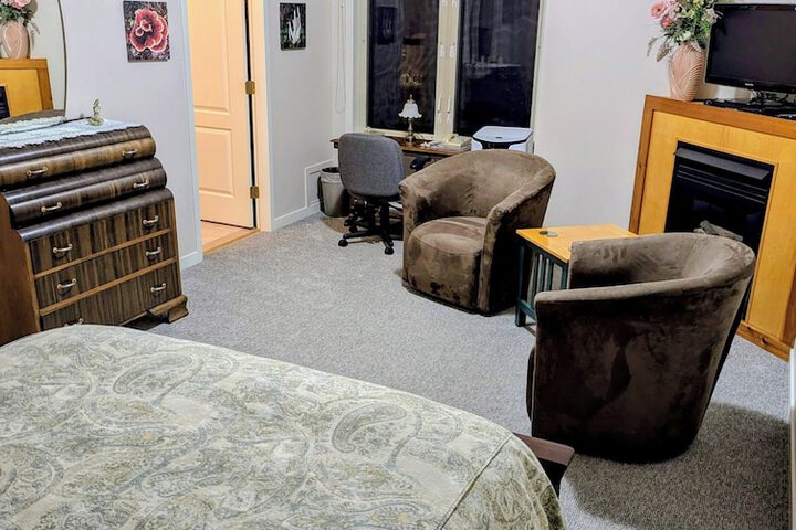Cedar Wood Lodge B & B