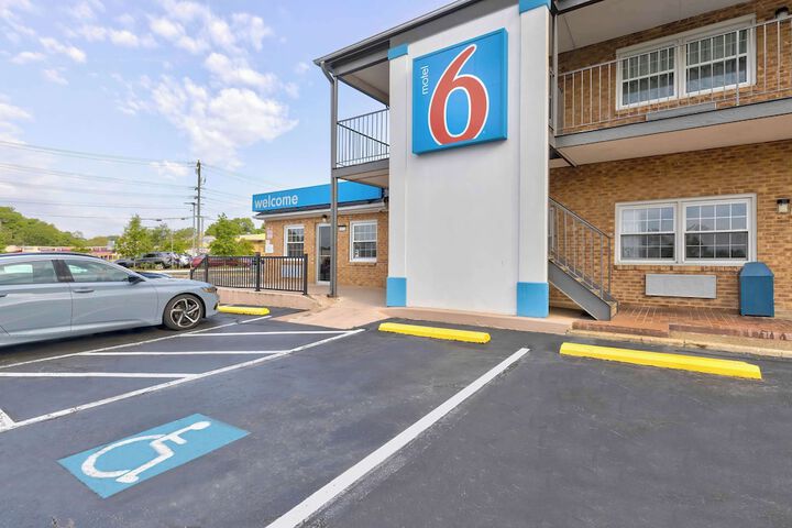 Motel 6 Falls Church VA - Arlington Boulevard