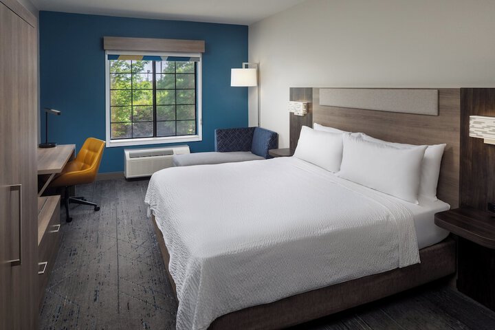 Holiday Inn Express & Suites Albermarle by IHG