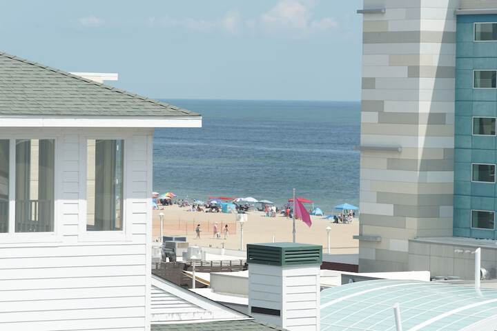 Howard Johnson by Wyndham Virginia Beach at the Beach