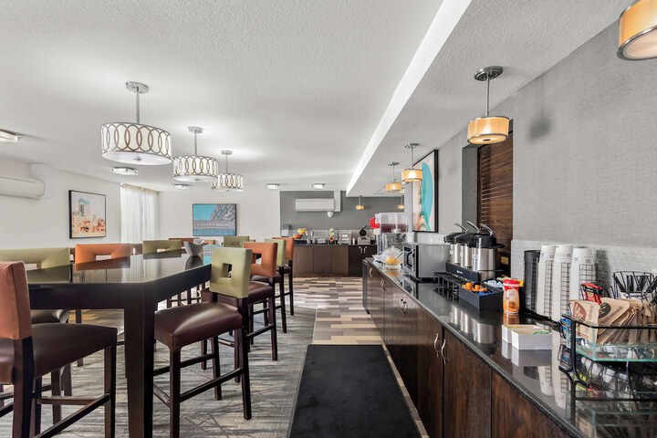 Best Western Luxbury Inn Fort Wayne