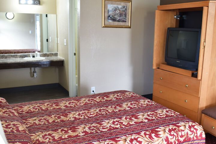 Room 24 of 46