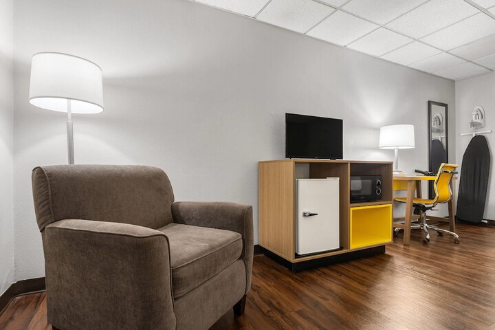Days Inn by Wyndham Madisonville