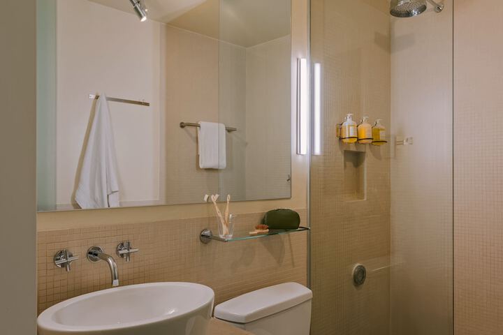 Room 43 of 67