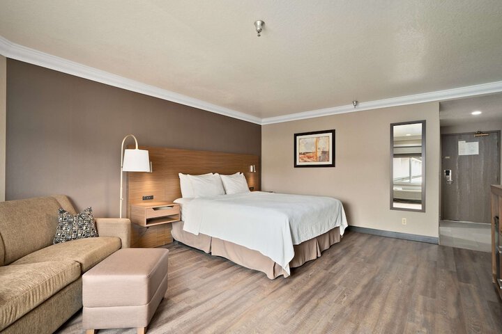 Room 28 of 48