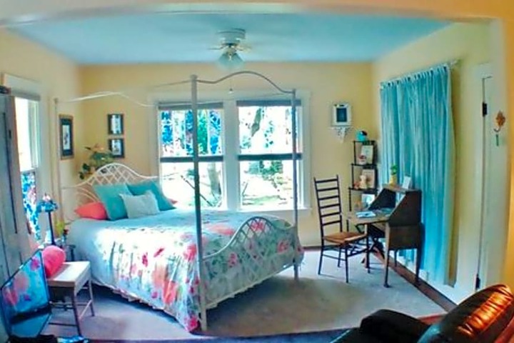 Maple Leaf Cottage Inn