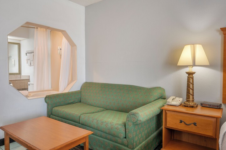Quality Inn & Suites Near Amish Country