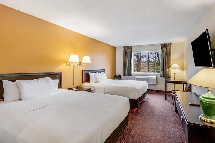 Econo Lodge Whitehall near Michigans Adventure