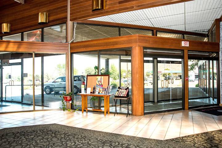 The Cairn Hotel