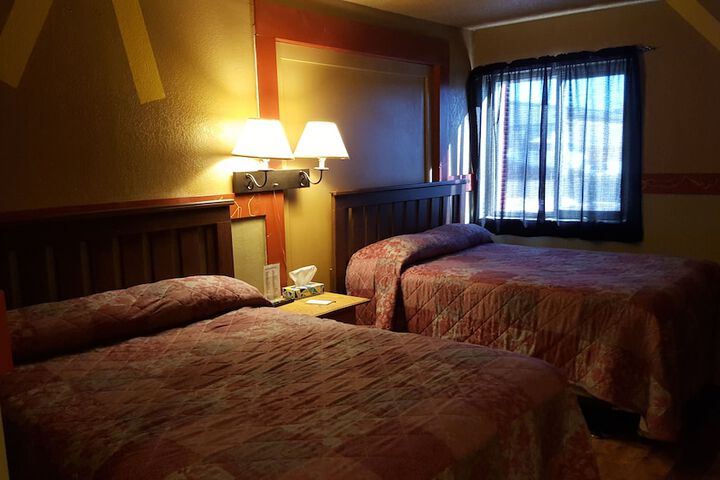 Earth Inn Motel