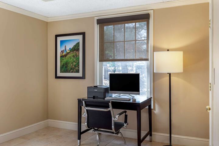 Business Center 44 of 45