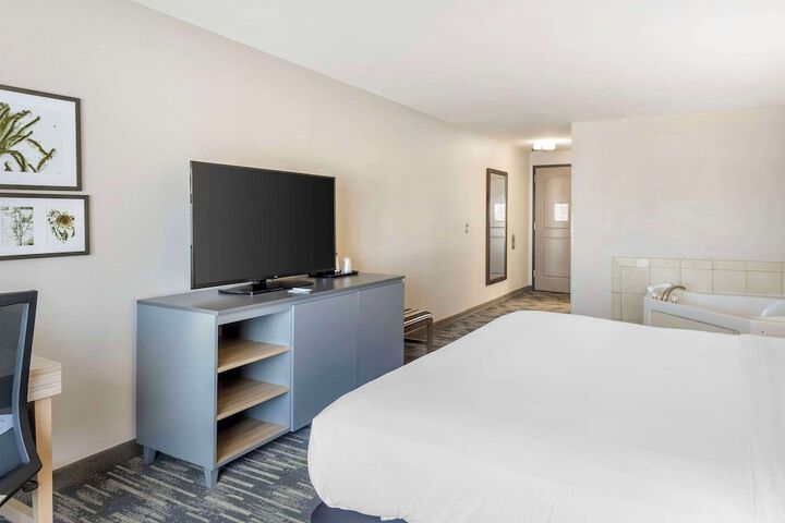 Room 27 of 46