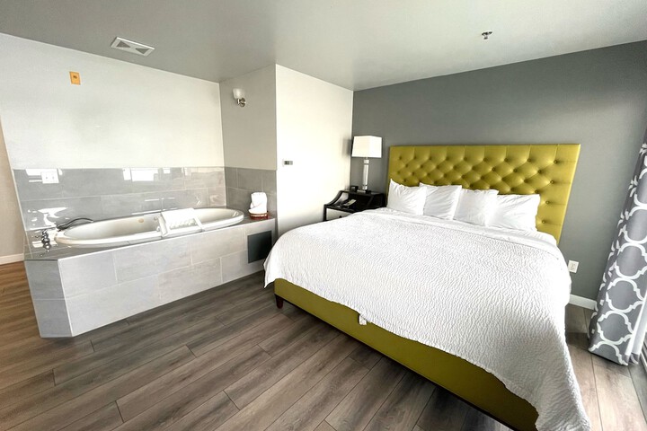 Tides Inn & Suites