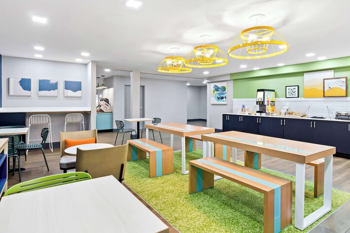 Breakfast/Coffee Service 24 of 30