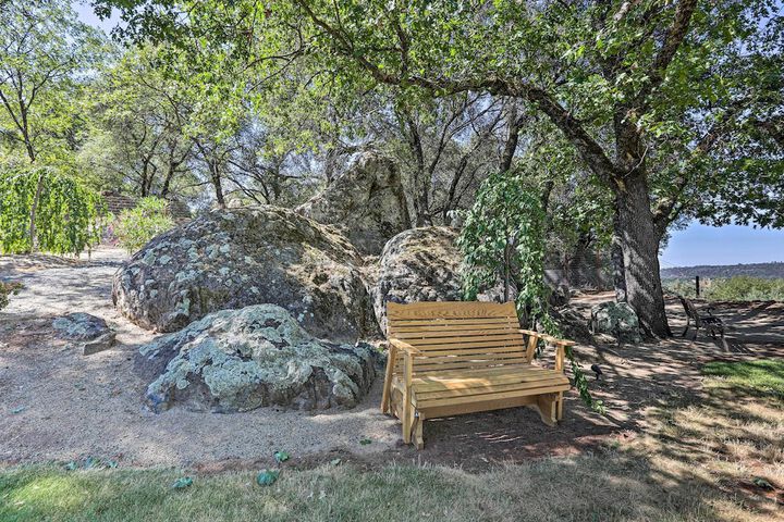 Luxe Auburn Hideaway w / Tennis Court & Views!