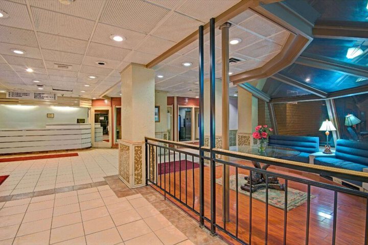 KNIGHTS INN WHEELING