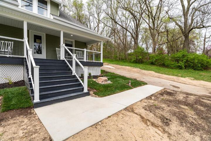 SAND HILL COTTAGE 3 Bedroom Home near PURDUE! River & Park View