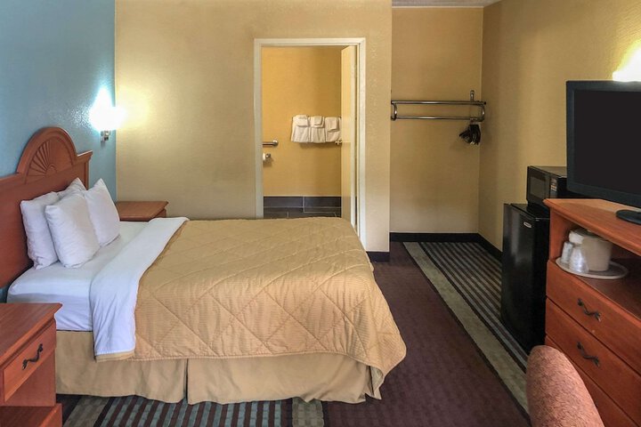 Room 10 of 37