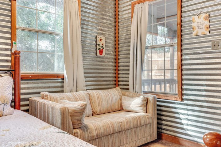 Cozy Couples Cottage w / View Near Canyon Lake!