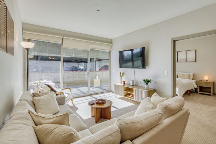 By Seaport Village & Navy Base! Chic Condo w / Pool