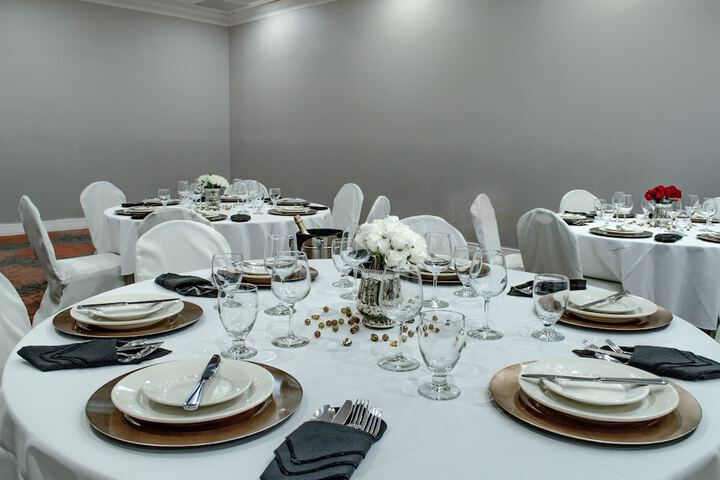 Ballroom/Hall 68 of 72