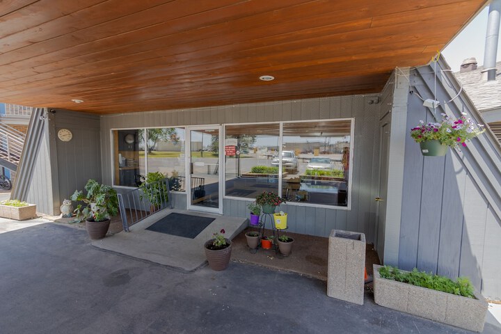 Thunderbird Lodge